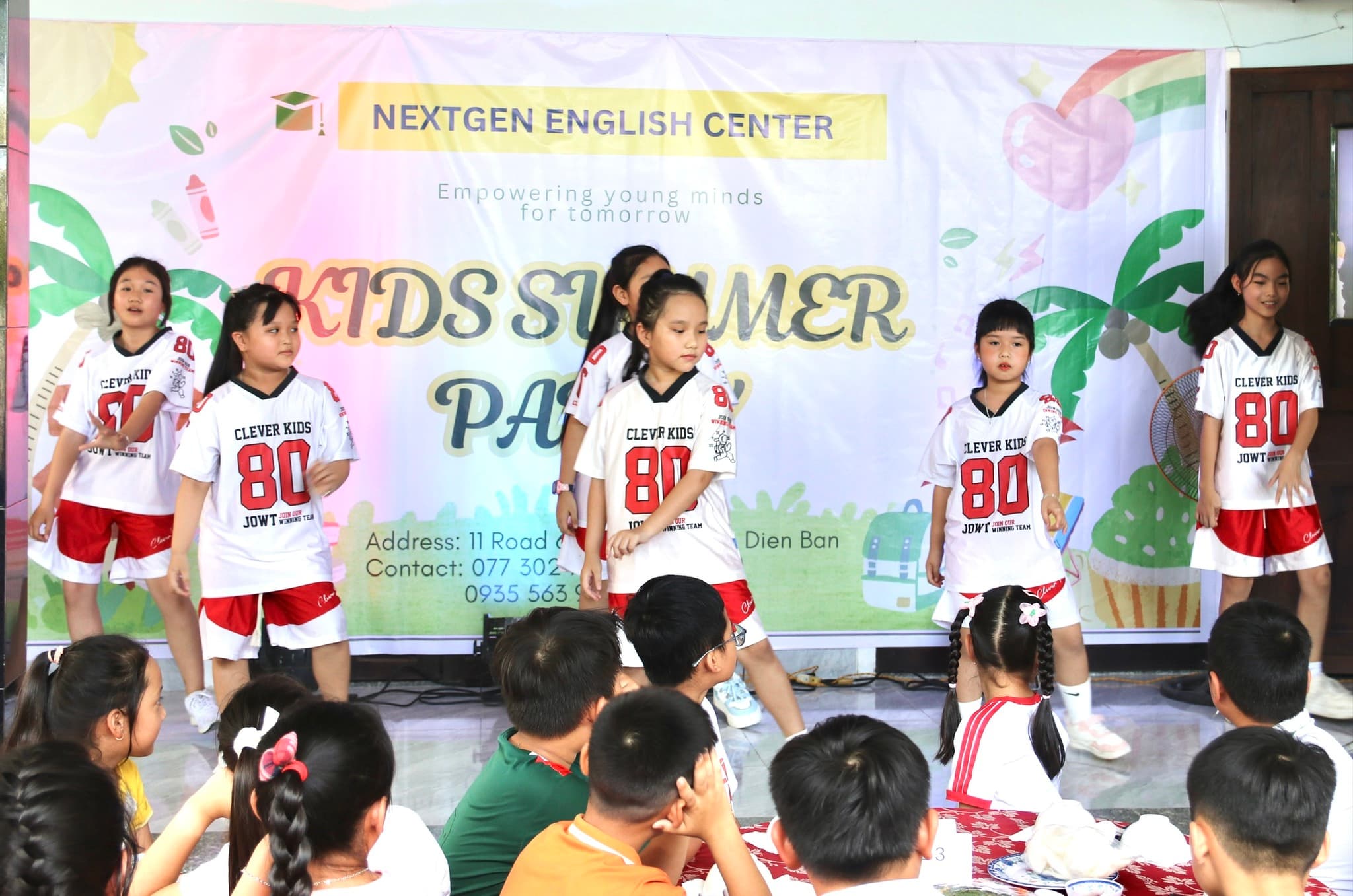 Học sinh NextGEN mặc đồng phục tham gia Kids Summer Party