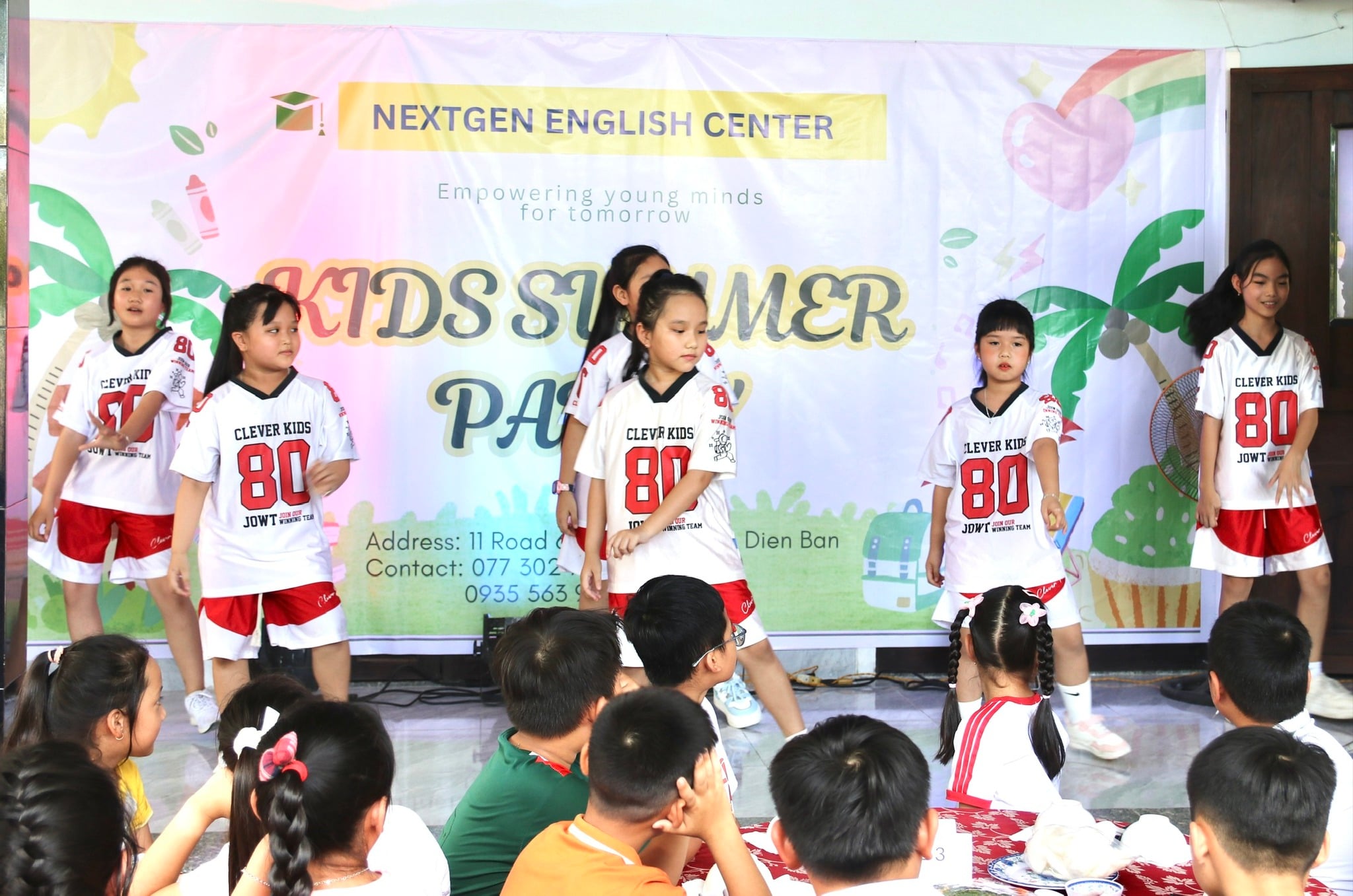 Học sinh NextGEN mặc đồng phục tham gia Kids Summer Party
